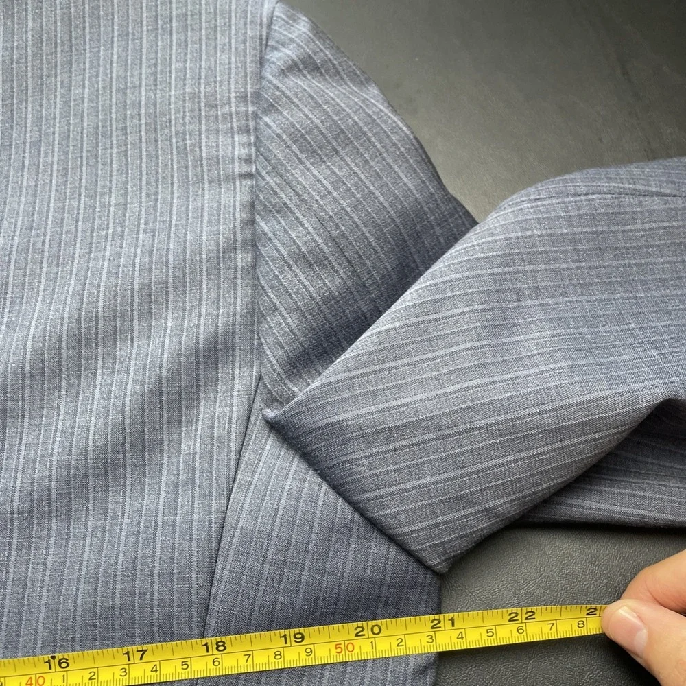 Canali Italian made 40S Blue Striped Mens Blazer from Saks Fifth Ave Pocket sown
